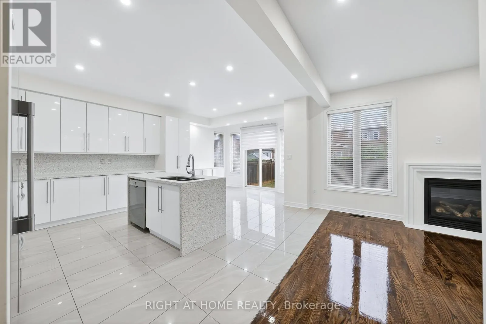 193 BLUE DASHER BOULEVARD