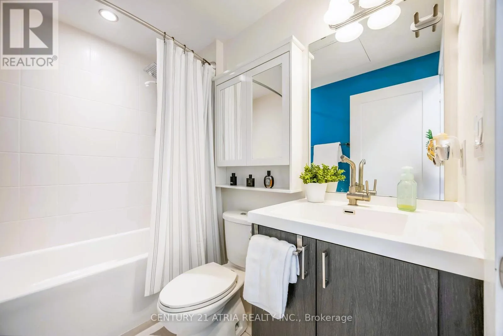 331 - 28 PRINCE REGENT STREET