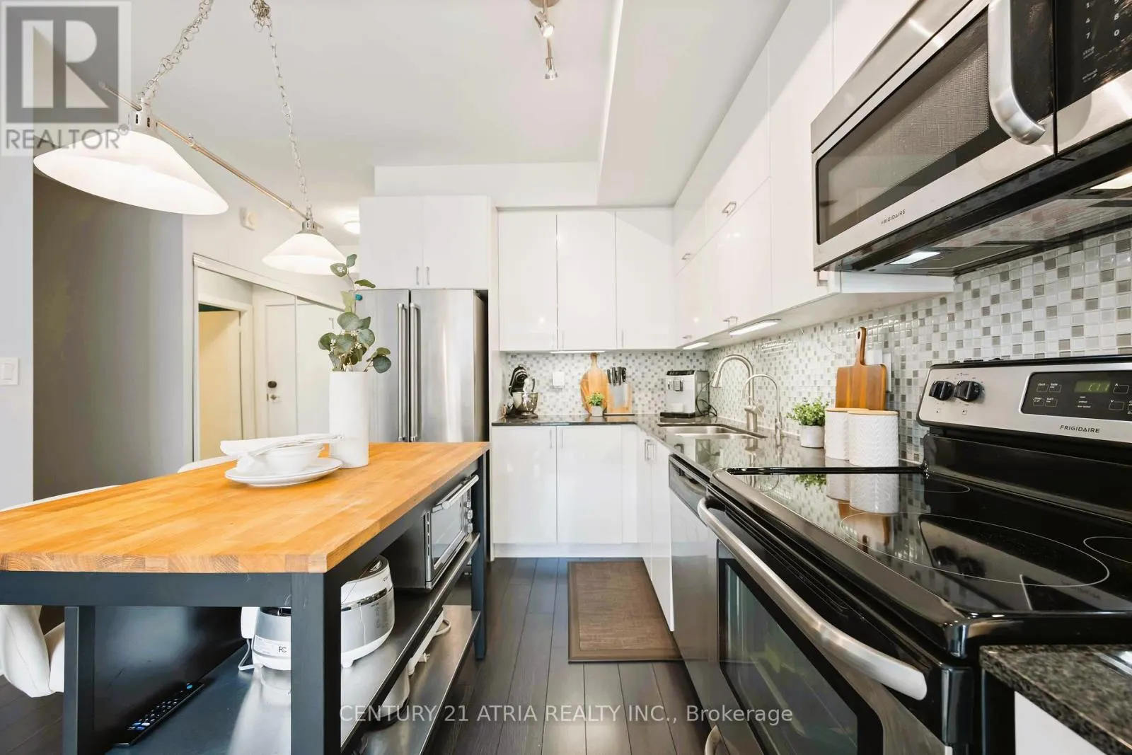 331 - 28 PRINCE REGENT STREET