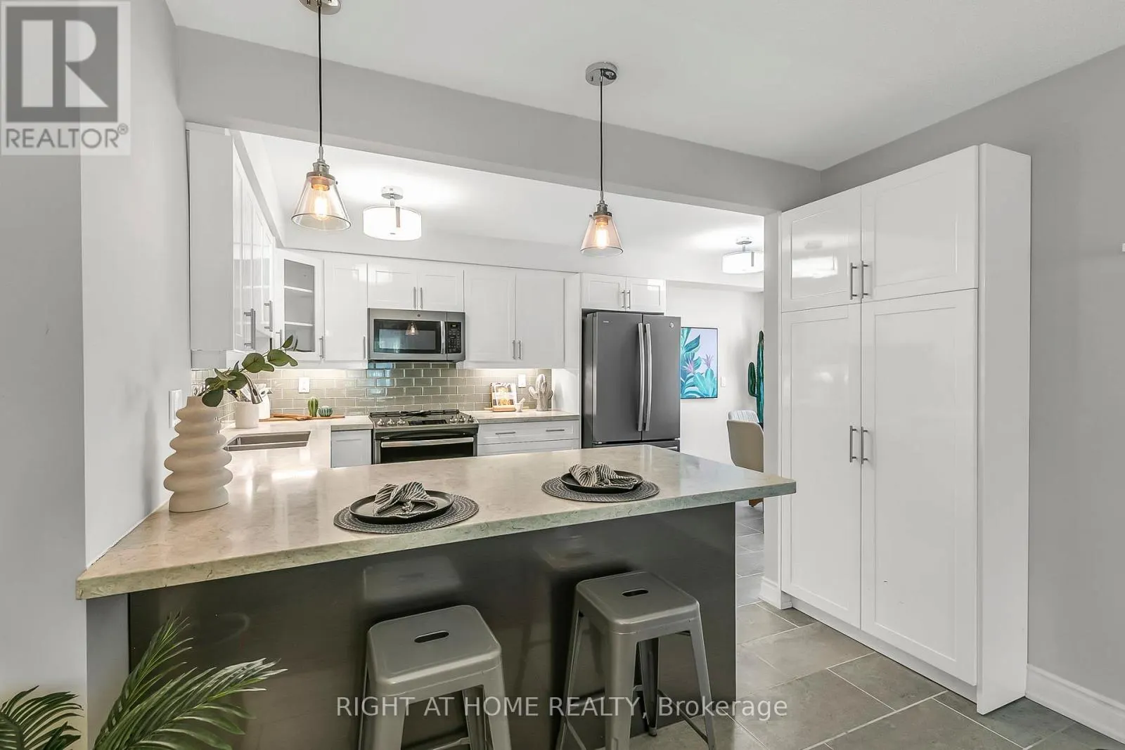 25 CASTLE ROCK DRIVE