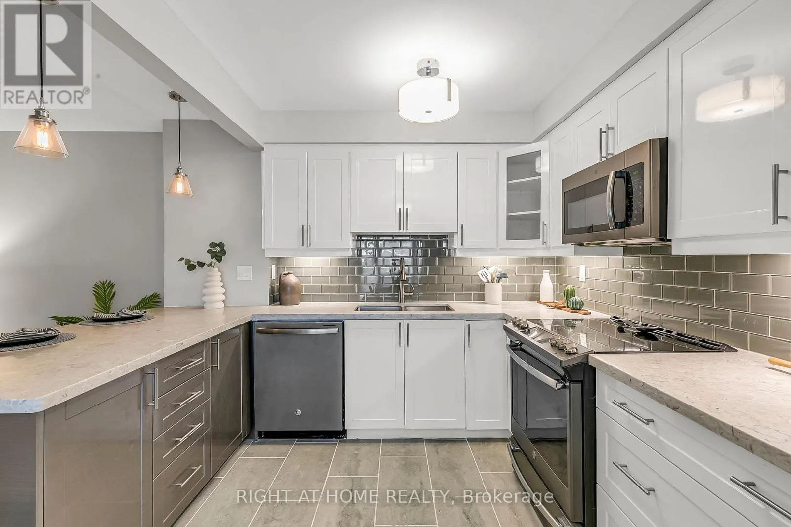 25 CASTLE ROCK DRIVE