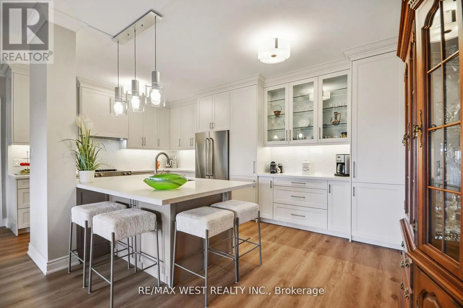 321 - 281 WOODBRIDGE AVENUE