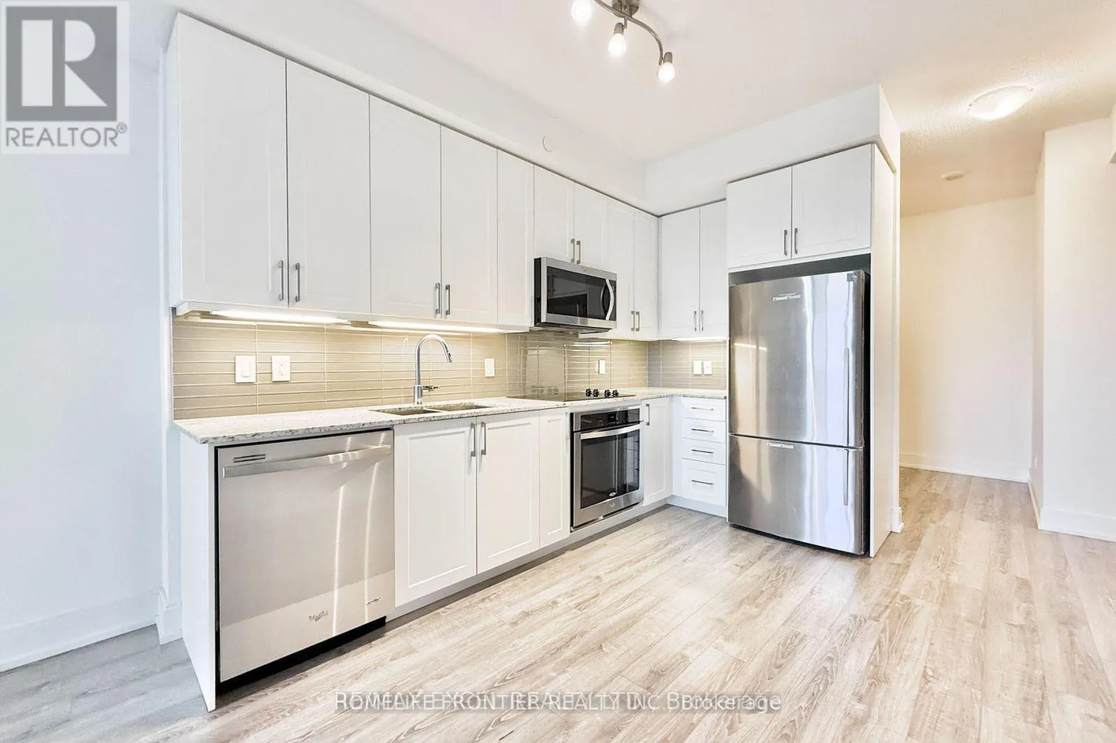 606 - 9600 YONGE STREET