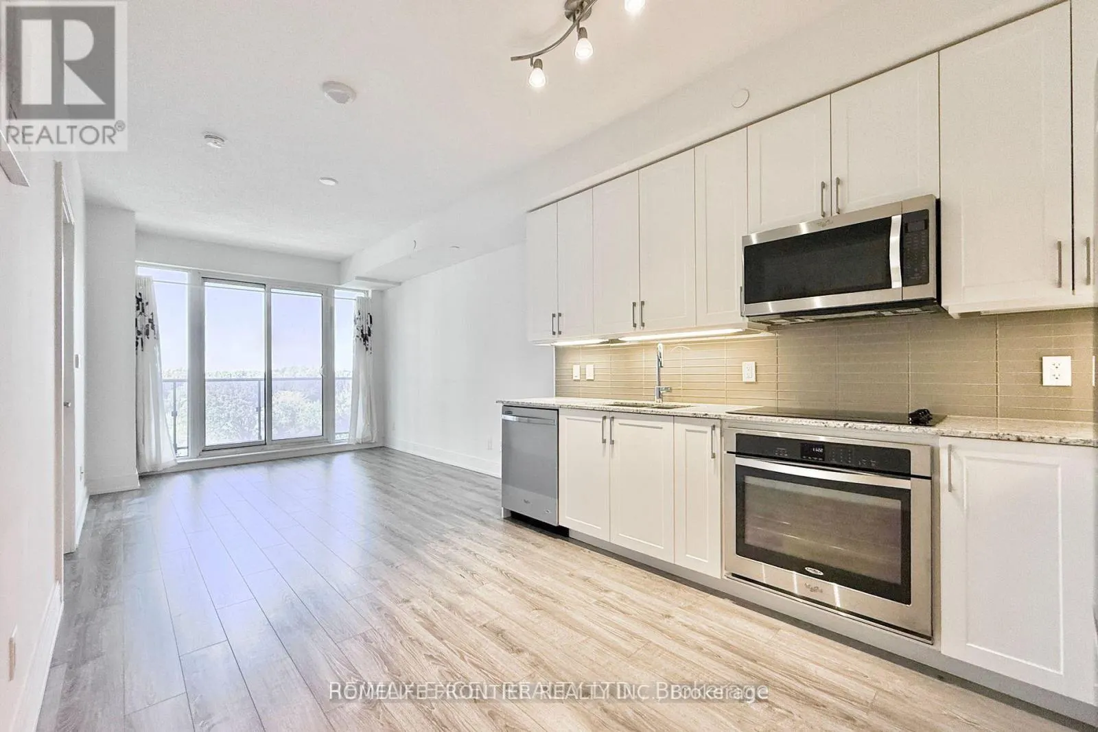 606 - 9600 YONGE STREET