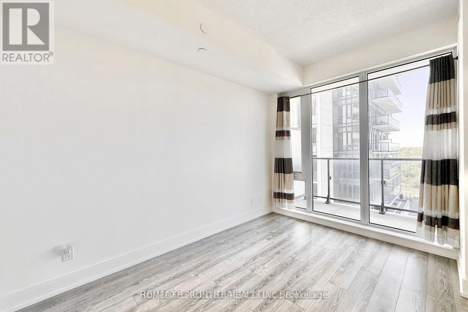 606 - 9600 YONGE STREET