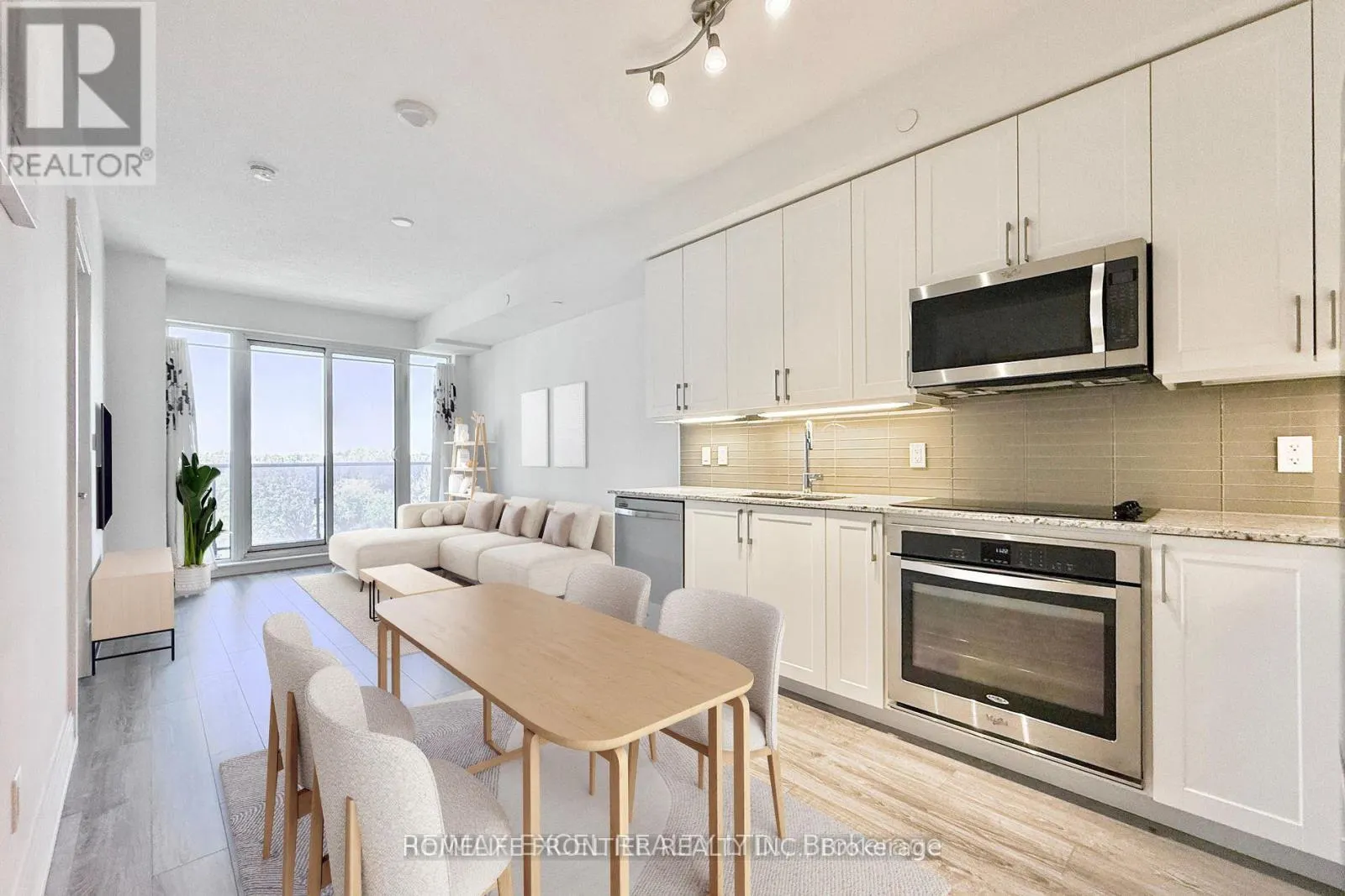 606 - 9600 YONGE STREET