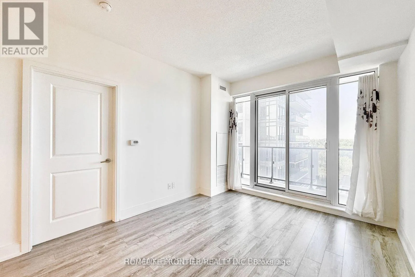 606 - 9600 YONGE STREET