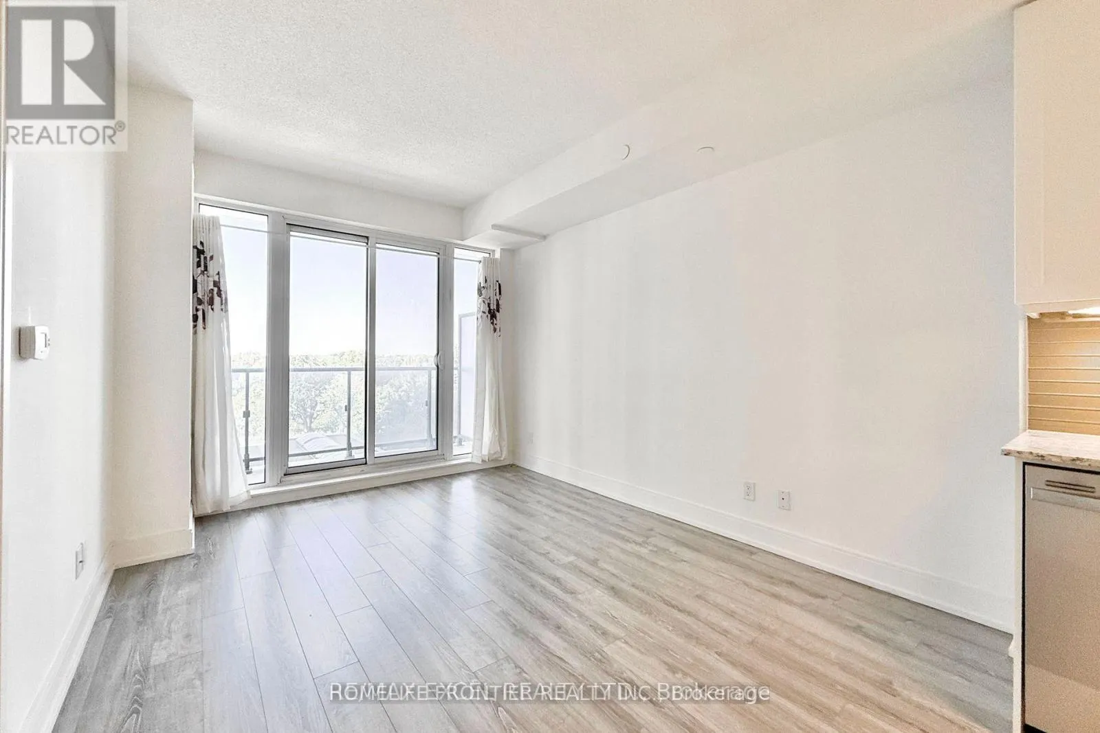 606 - 9600 YONGE STREET