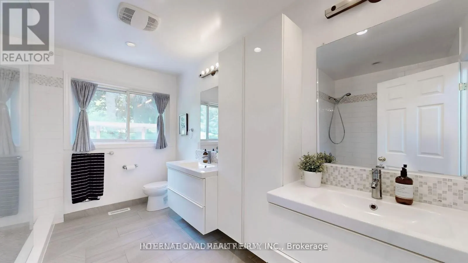 1093 QUEENSVILLE SIDE ROAD