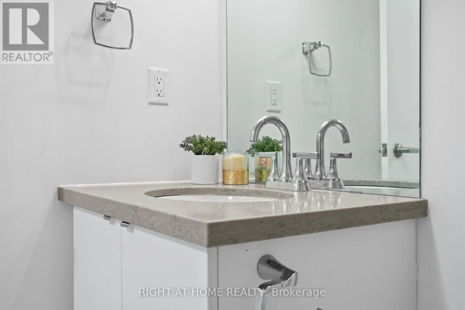 59 - 300 ALEX GARDNER CIRCLE E