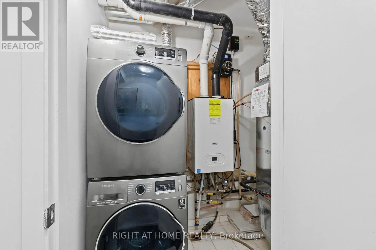 59 - 300 ALEX GARDNER CIRCLE E