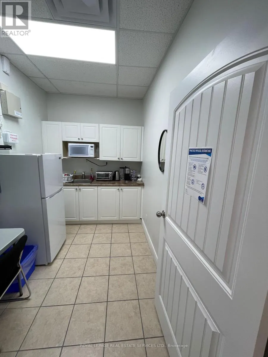 411 - 9140 LESLIE STREET