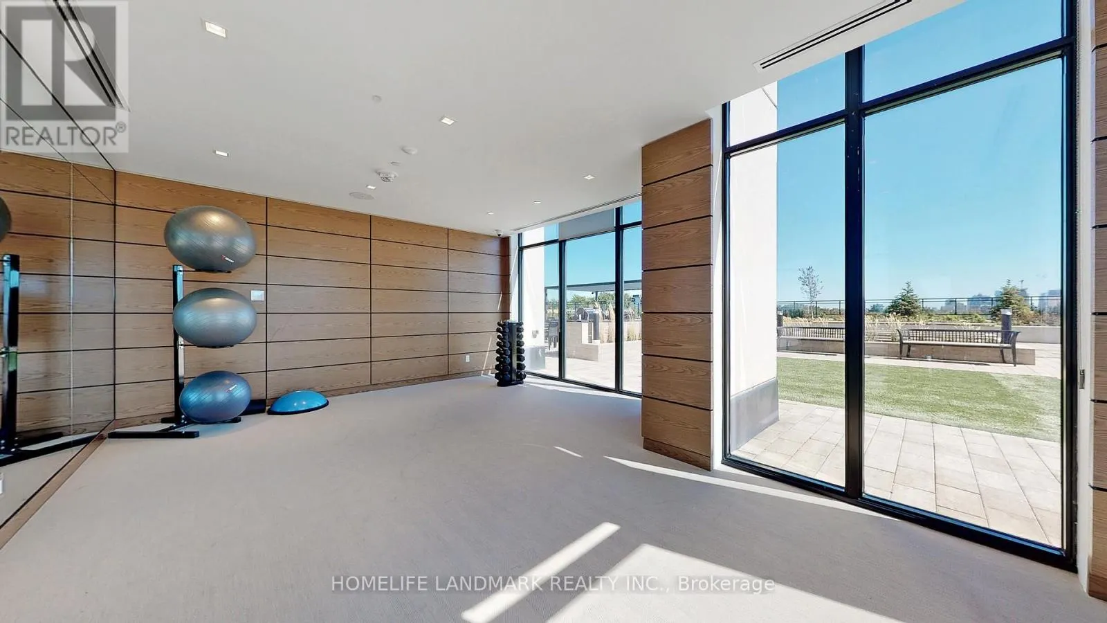 1205 - 1 GRANDVIEW AVENUE