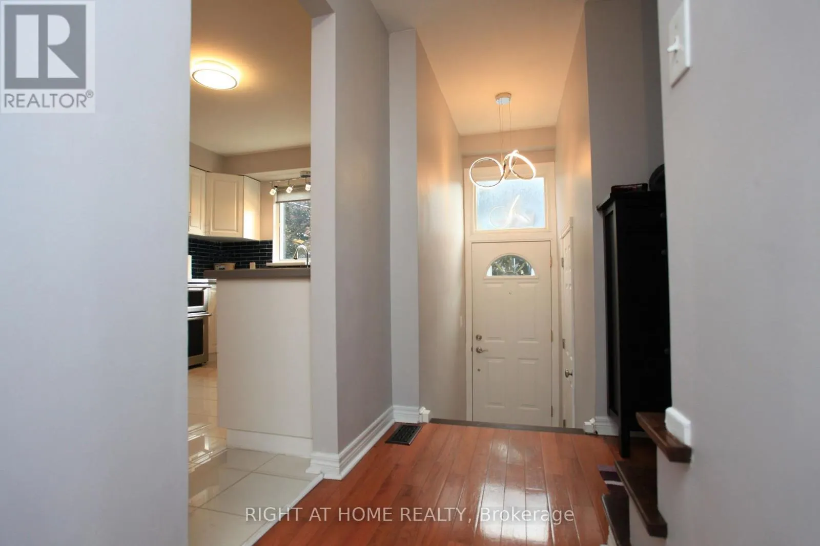 38 - 38 THE CARRIAGE WAY