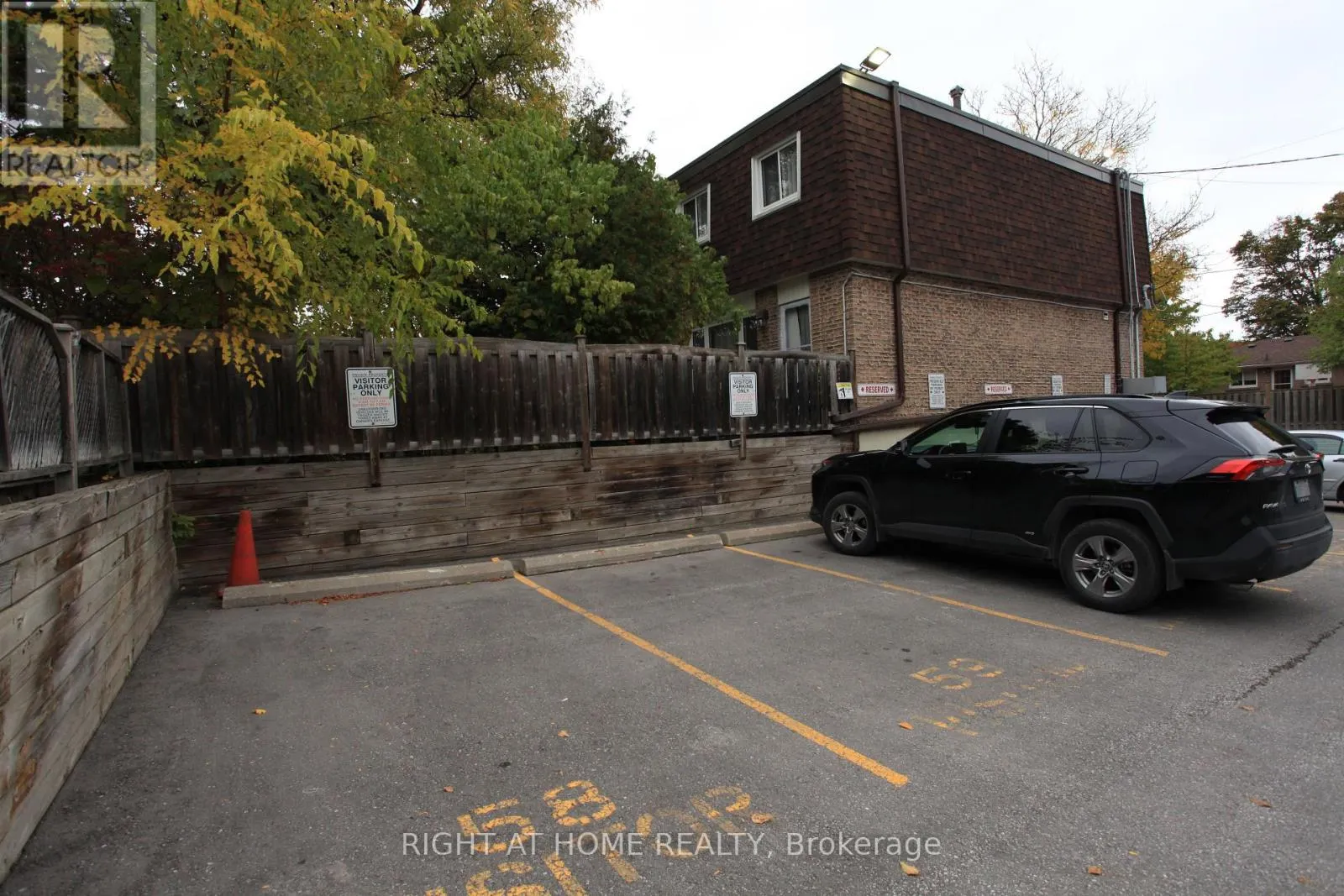 38 - 38 THE CARRIAGE WAY