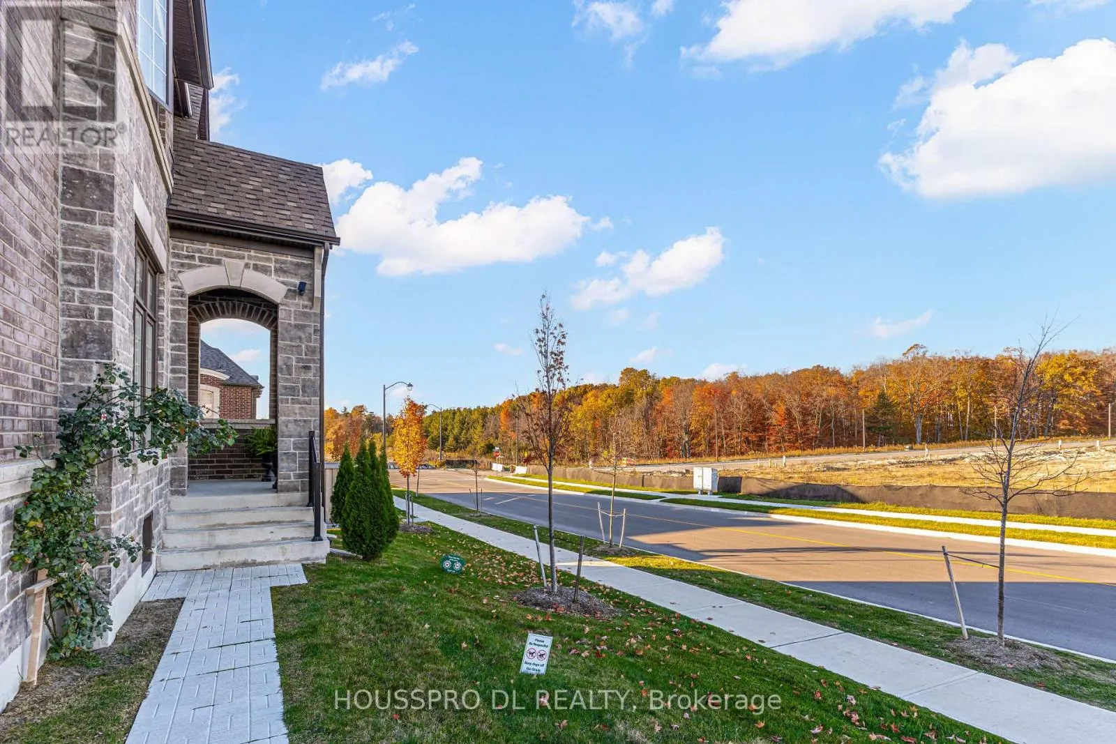 136 CARRIAGE SHOP BEND