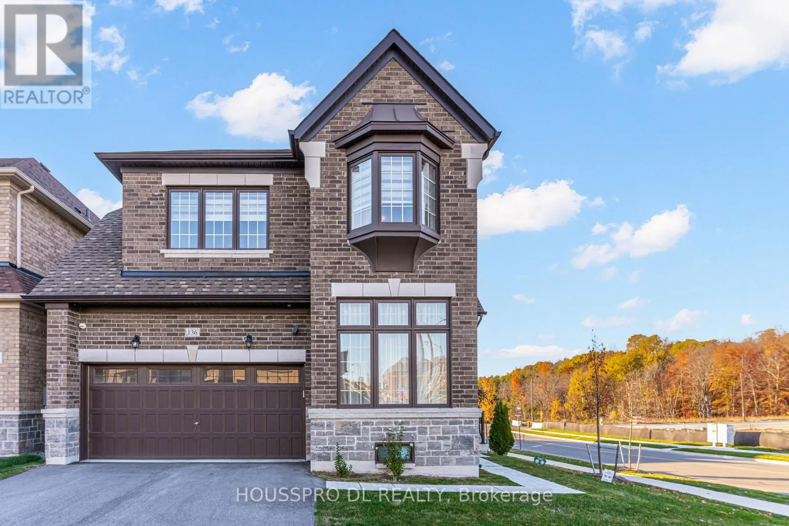 136 CARRIAGE SHOP BEND