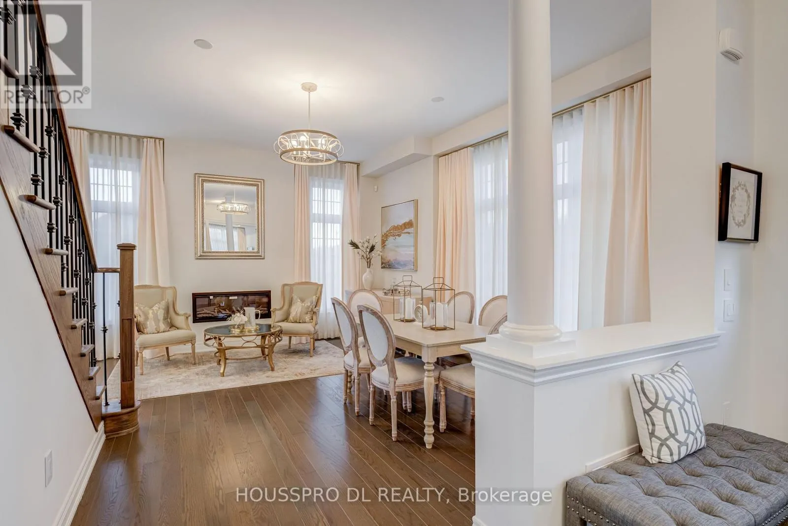 136 CARRIAGE SHOP BEND