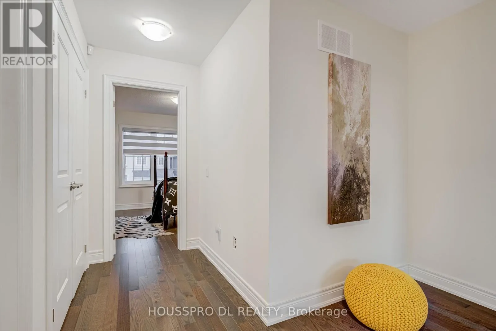 136 CARRIAGE SHOP BEND