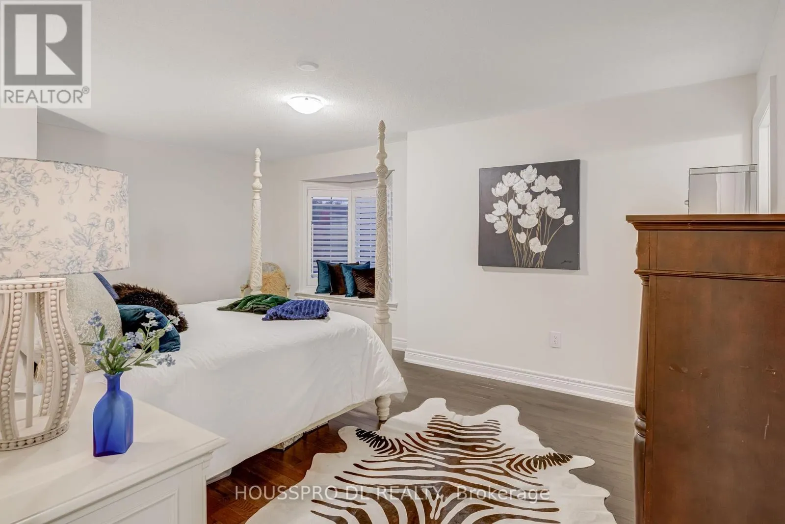 136 CARRIAGE SHOP BEND