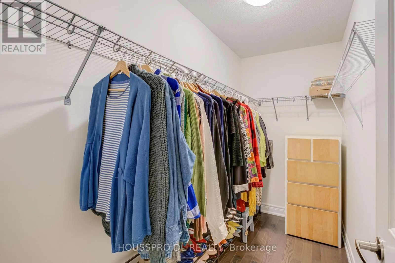 136 CARRIAGE SHOP BEND