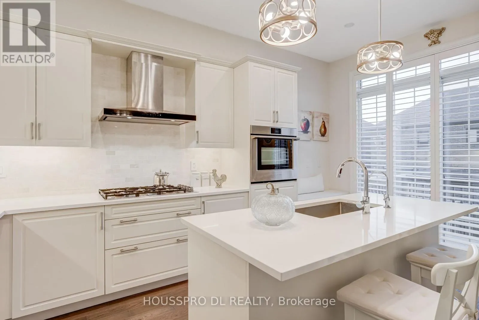 136 CARRIAGE SHOP BEND