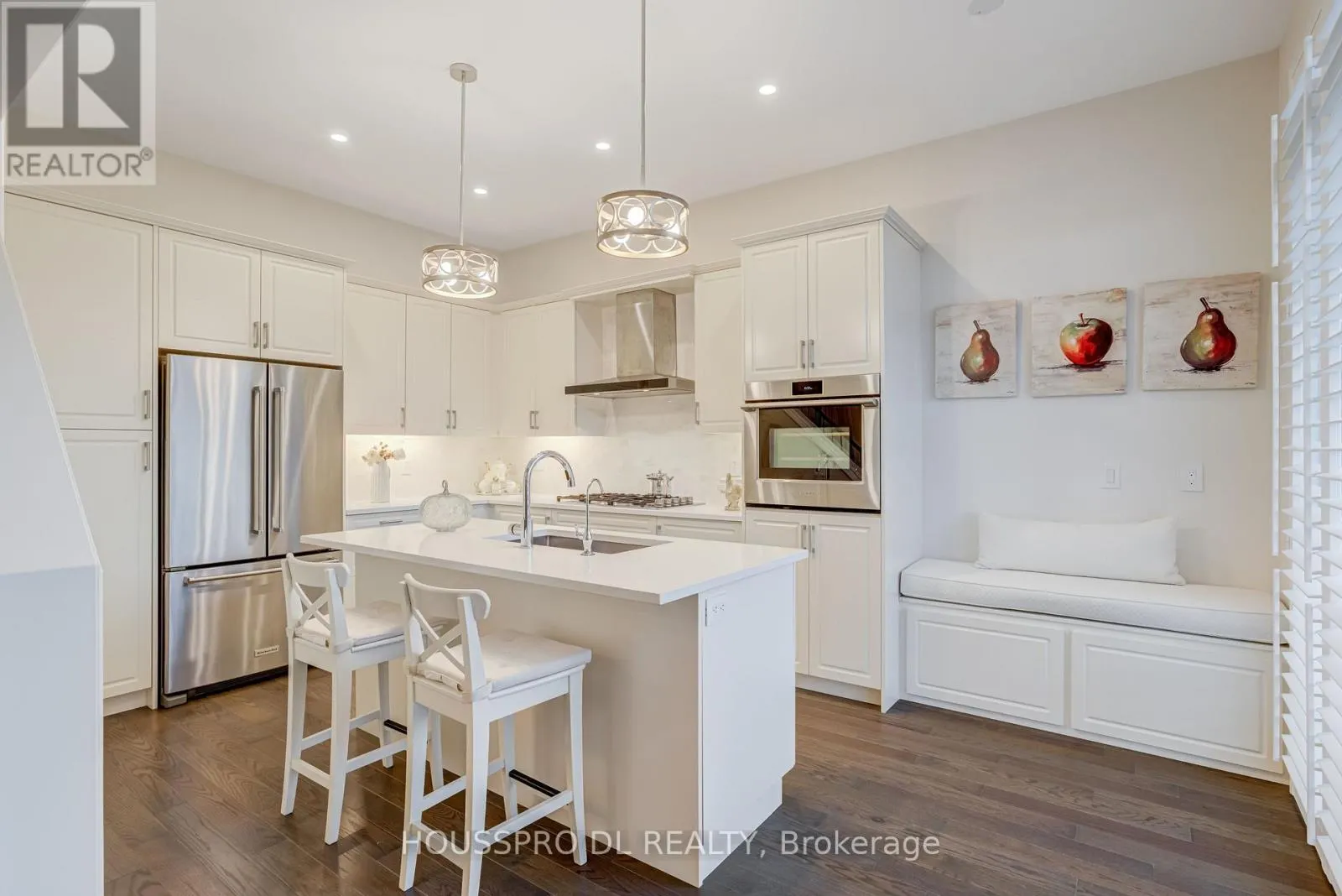 136 CARRIAGE SHOP BEND