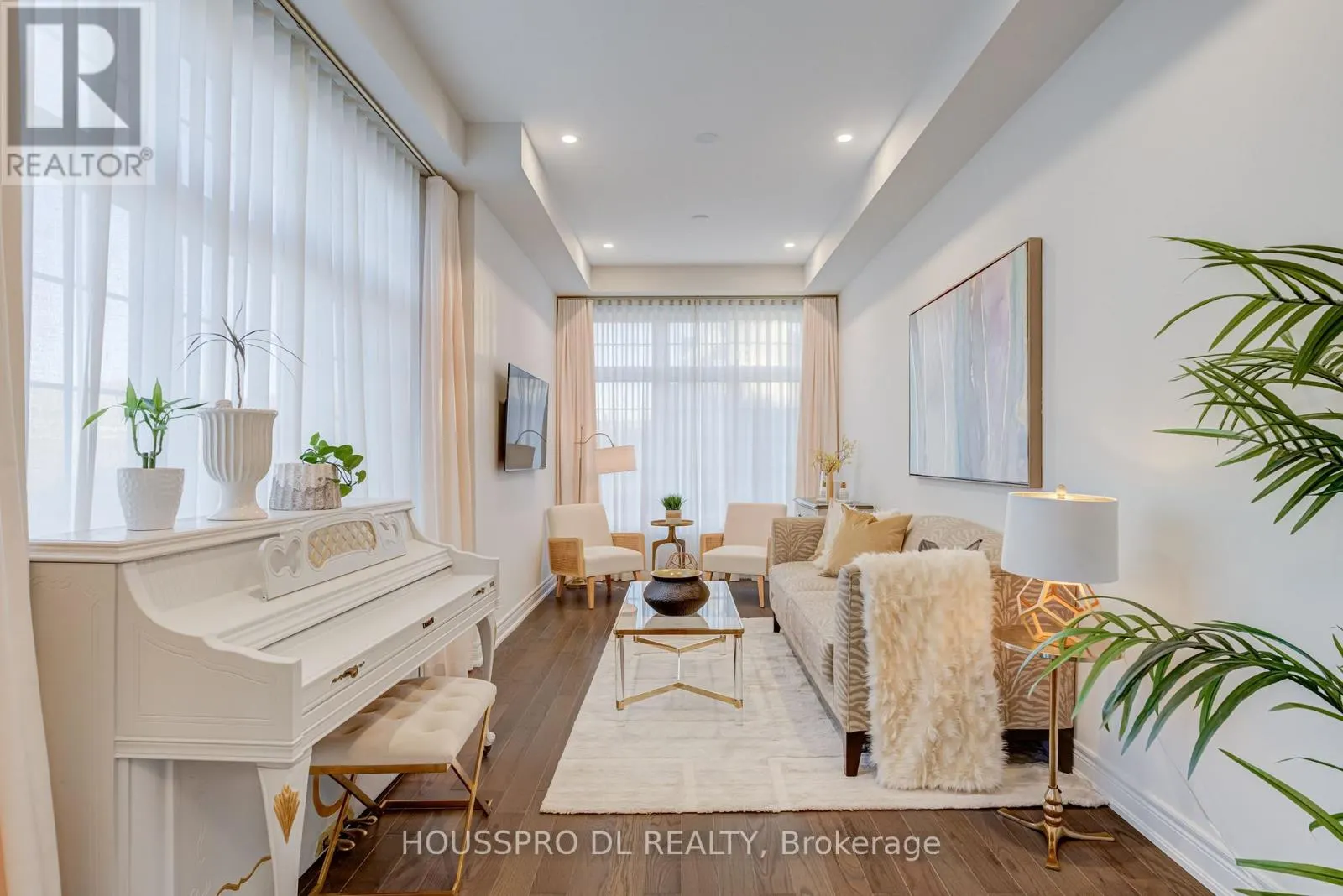 136 CARRIAGE SHOP BEND