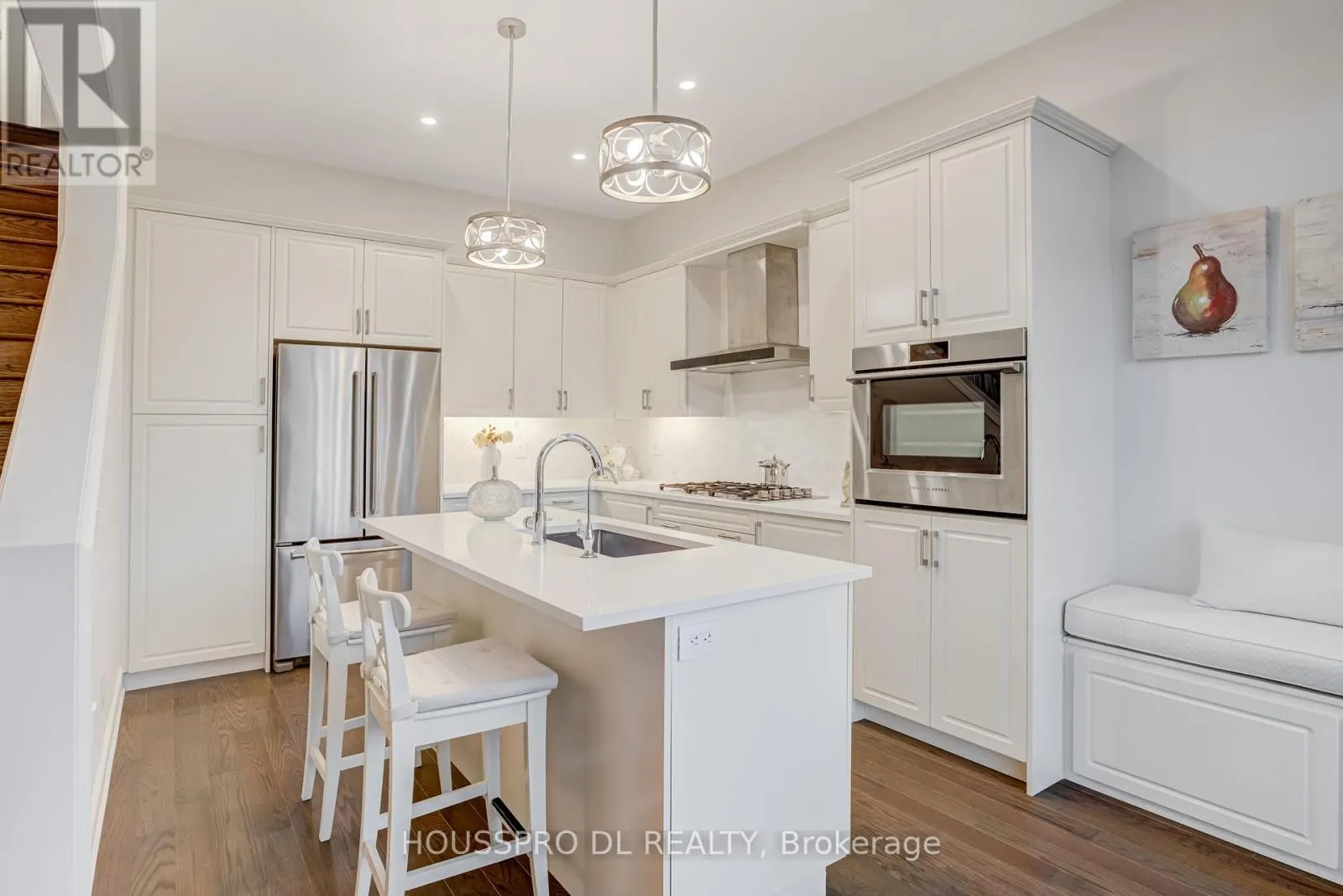 136 CARRIAGE SHOP BEND