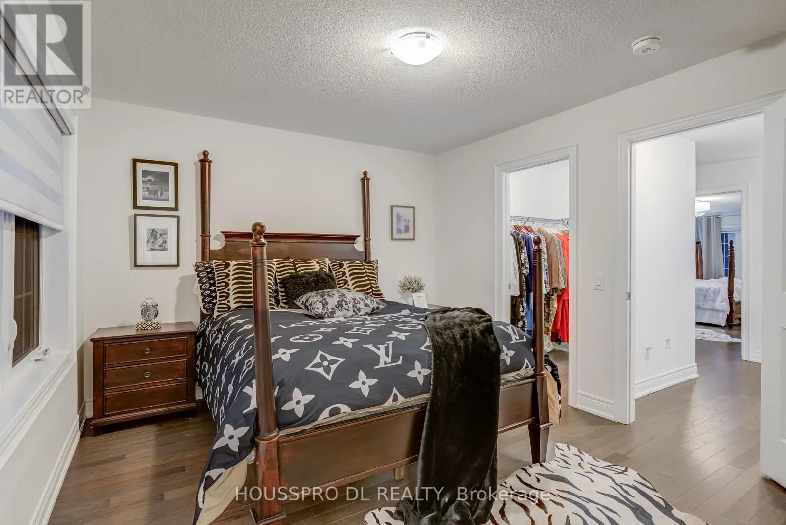 136 CARRIAGE SHOP BEND