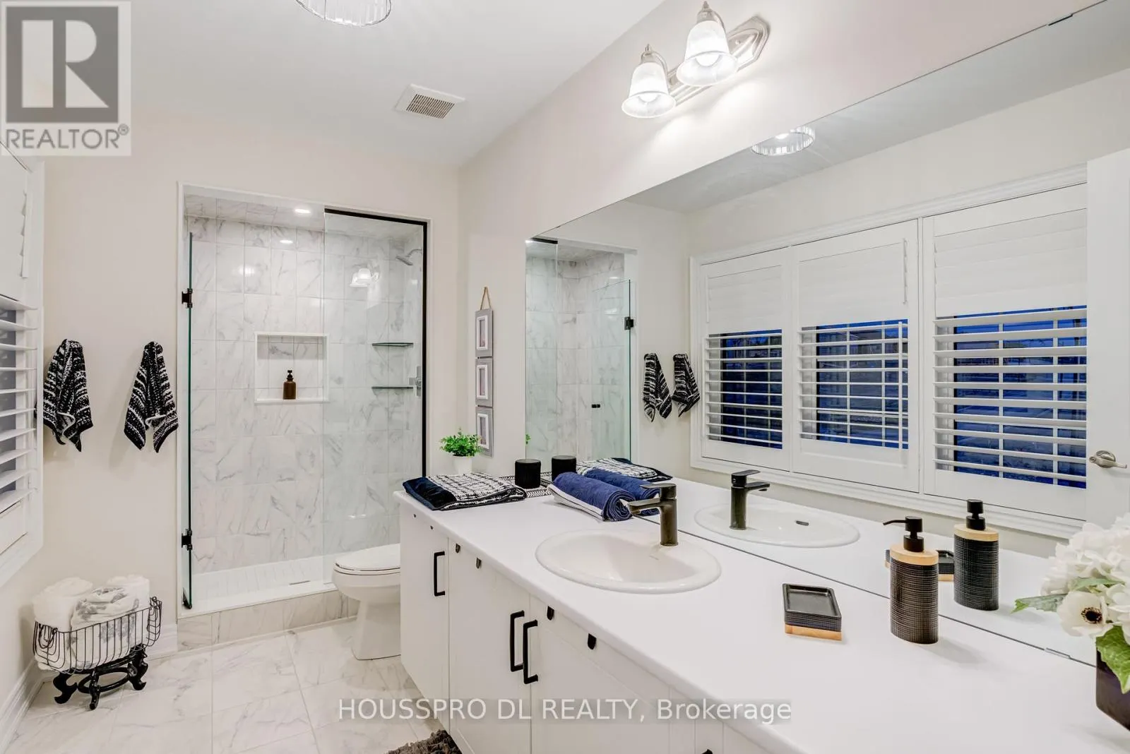 136 CARRIAGE SHOP BEND