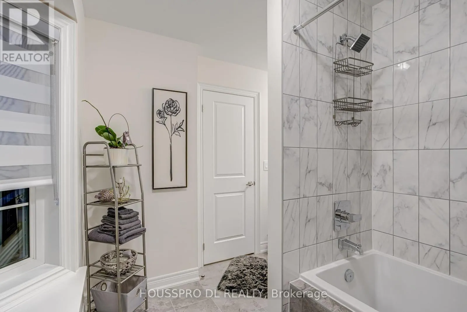 136 CARRIAGE SHOP BEND