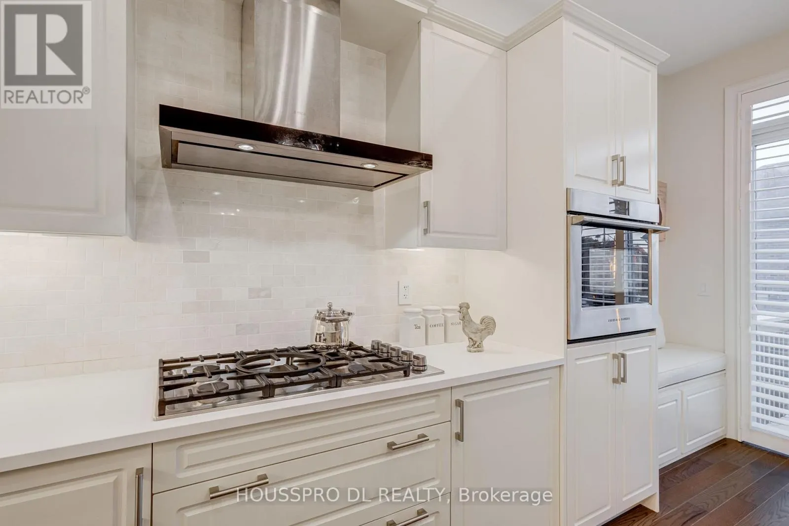 136 CARRIAGE SHOP BEND