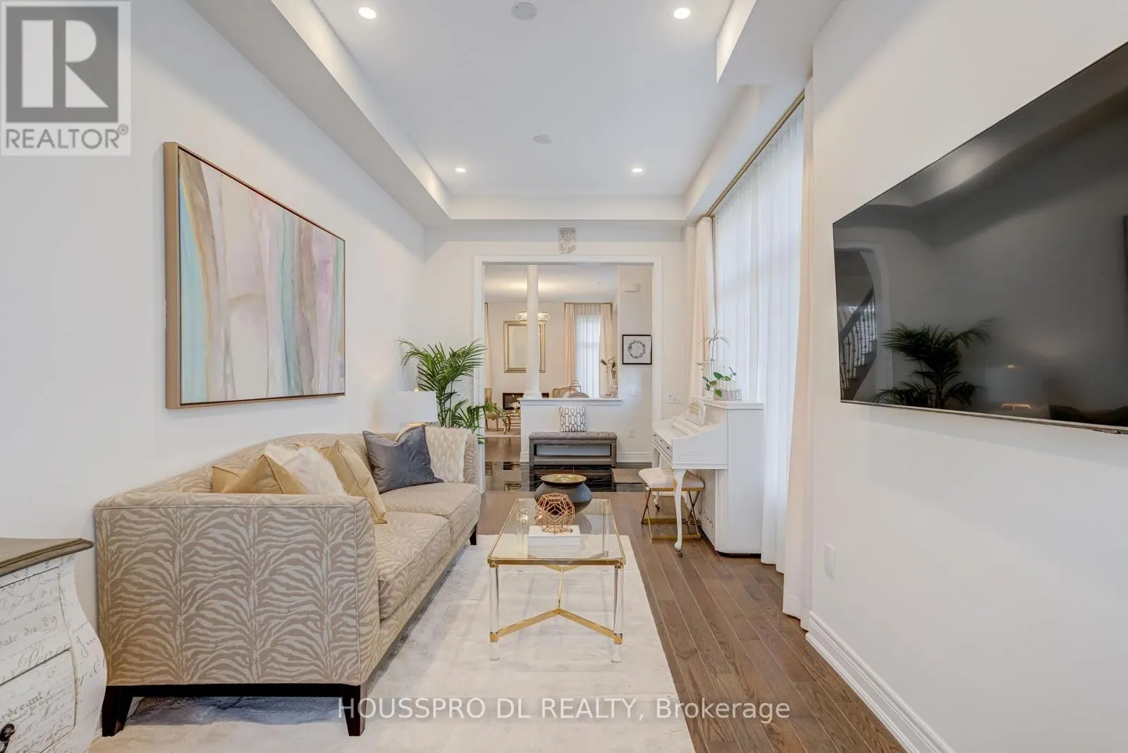 136 CARRIAGE SHOP BEND