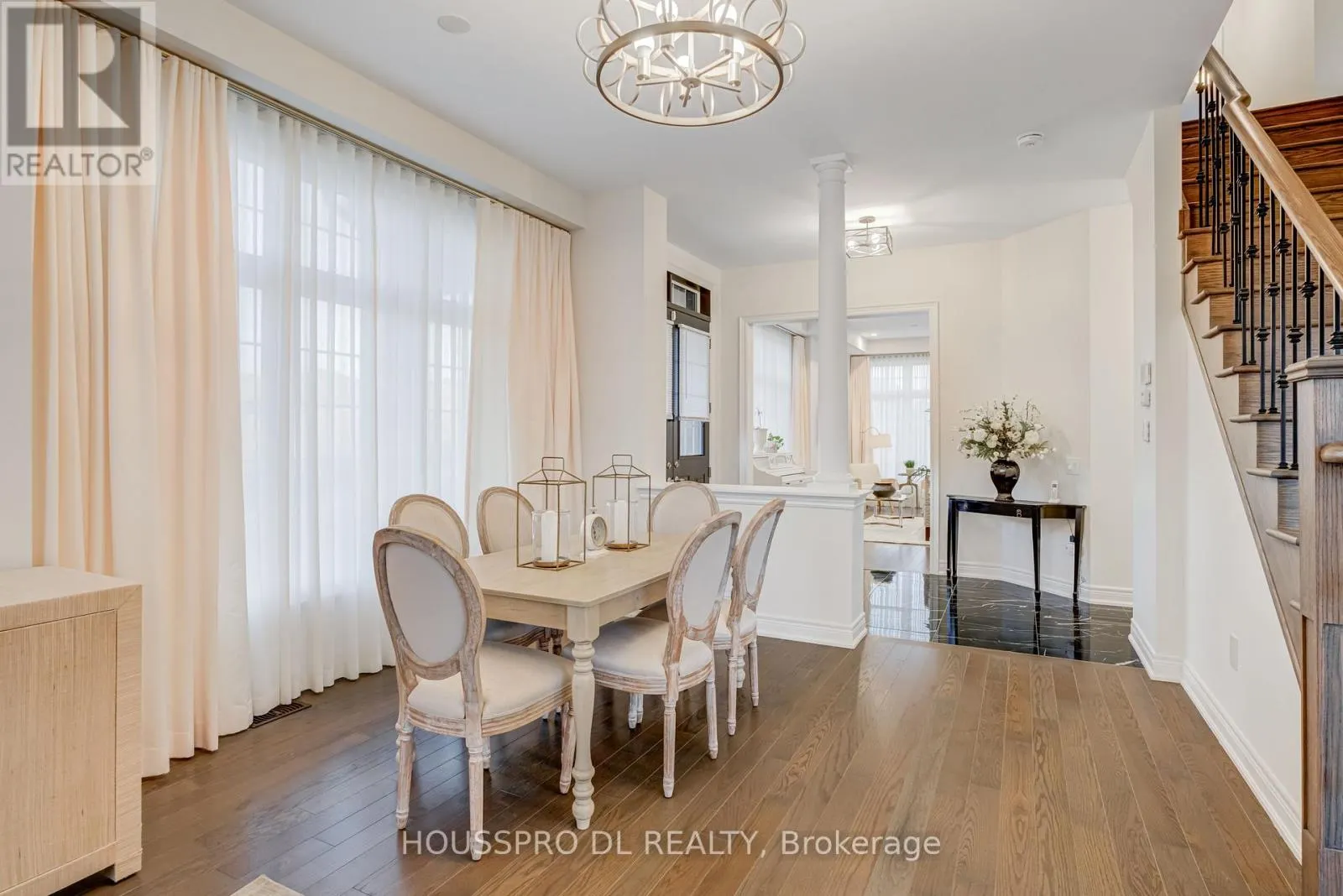 136 CARRIAGE SHOP BEND