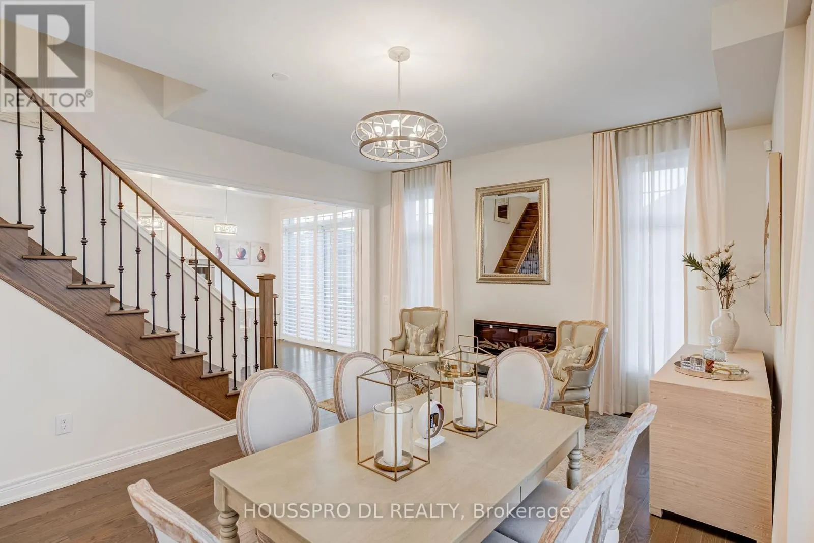 136 CARRIAGE SHOP BEND