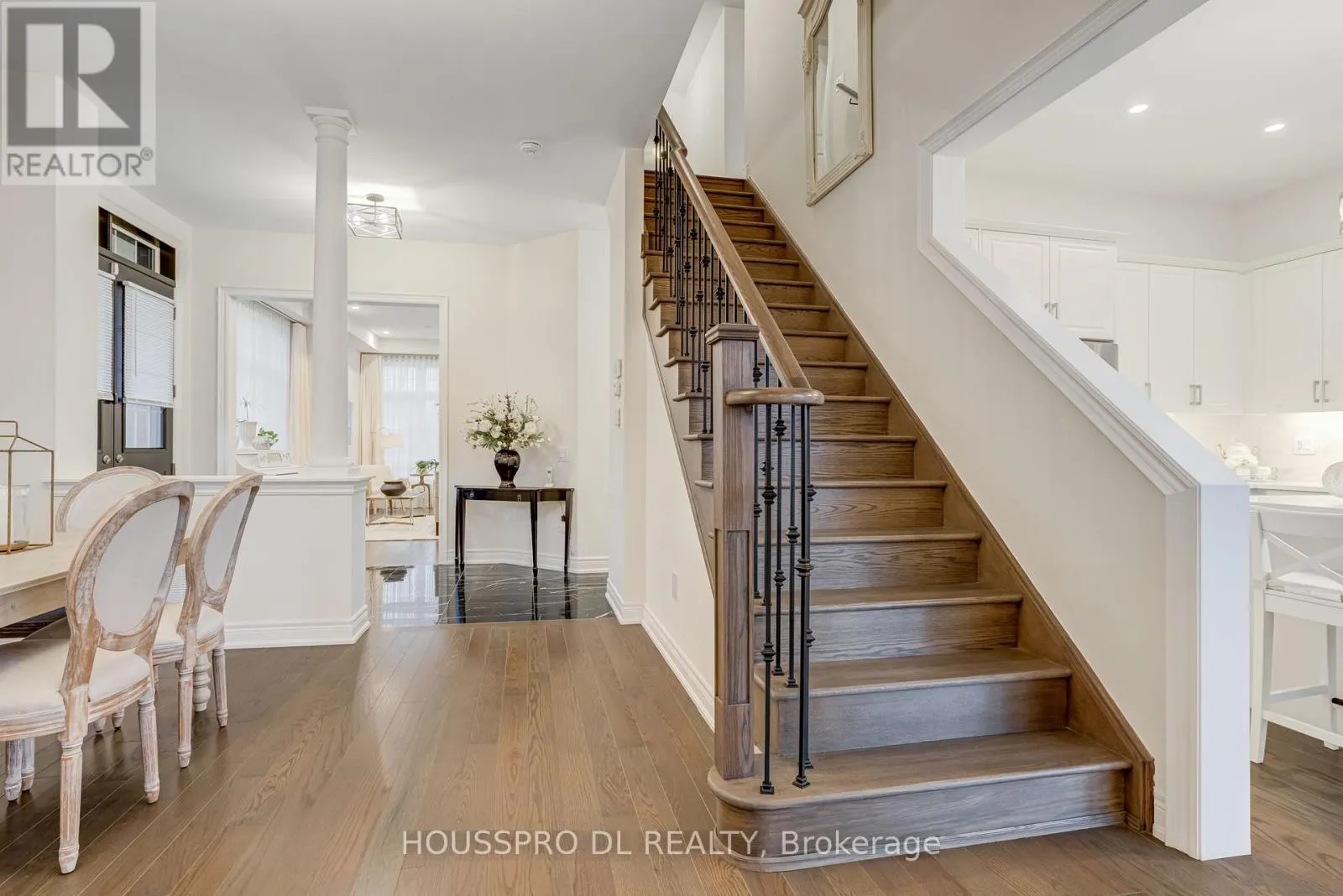 136 CARRIAGE SHOP BEND