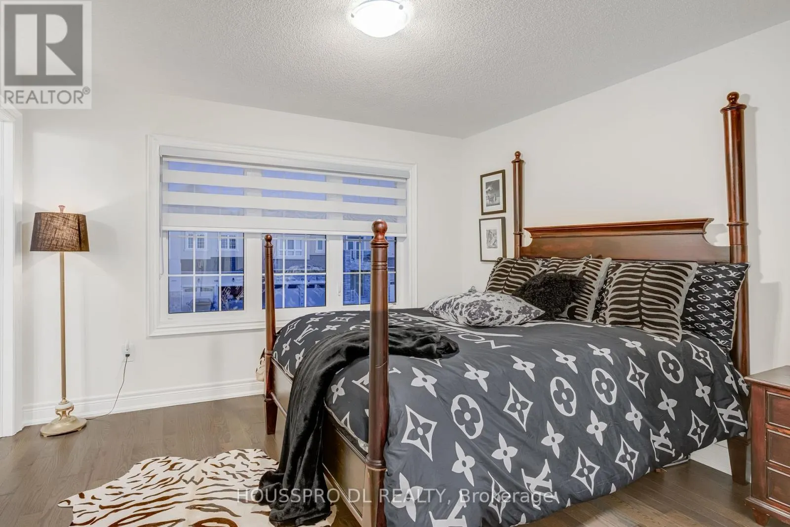 136 CARRIAGE SHOP BEND