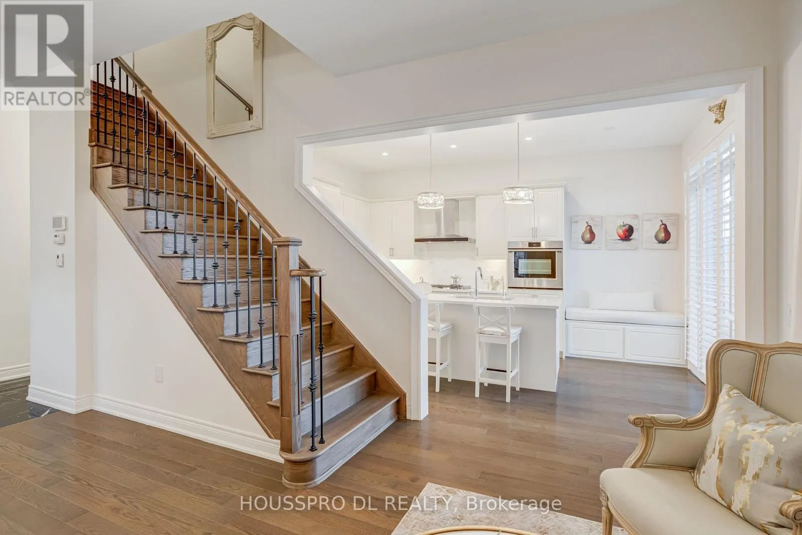 136 CARRIAGE SHOP BEND