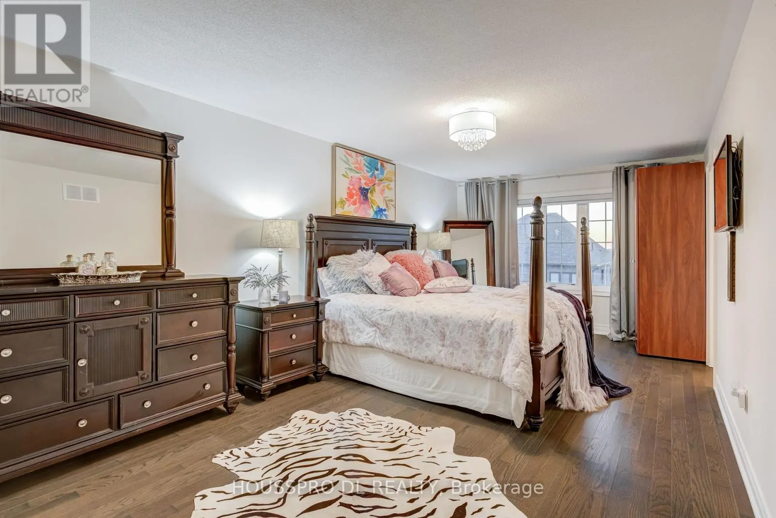 136 CARRIAGE SHOP BEND