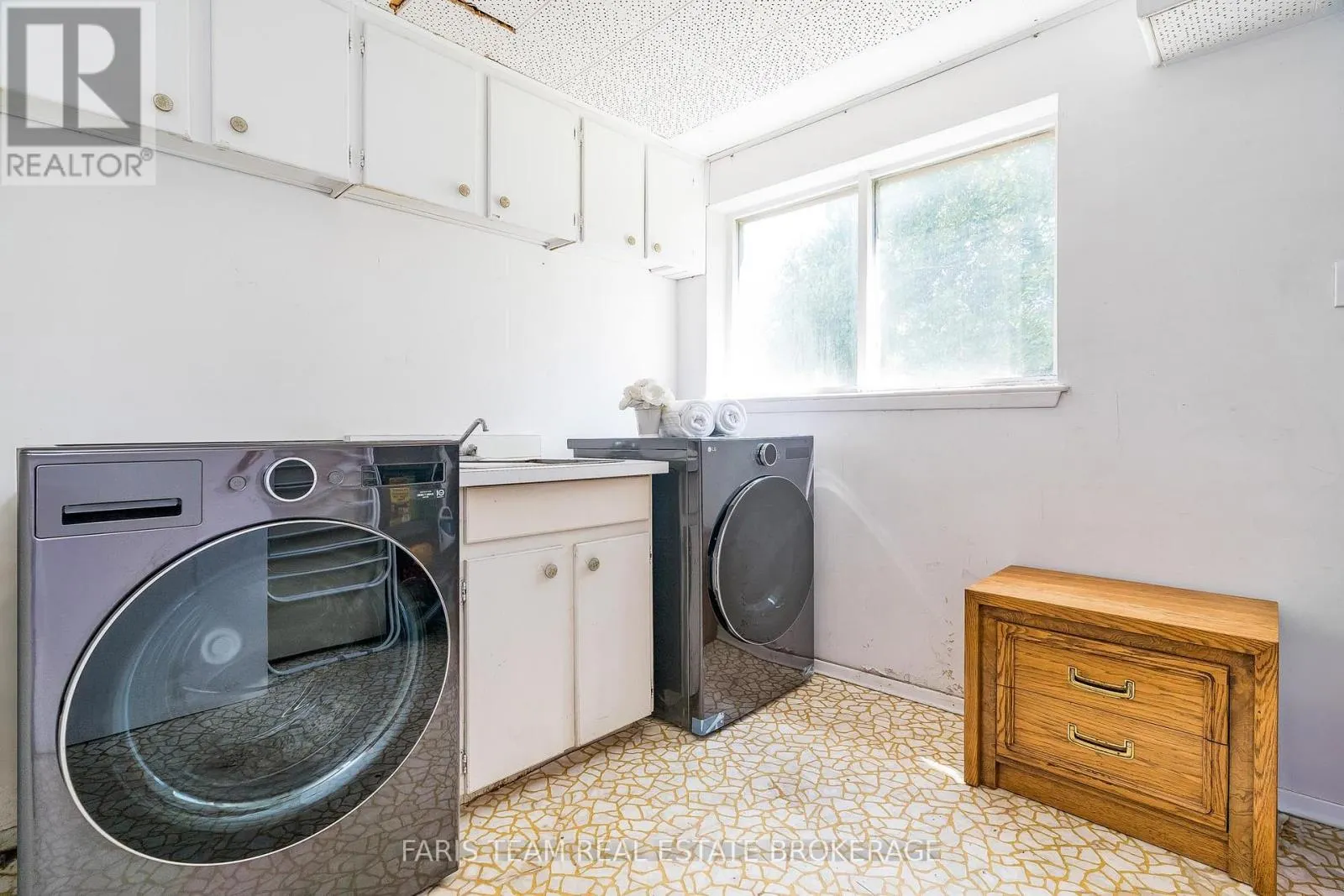 175 SOUTH SUMMIT FARM ROAD