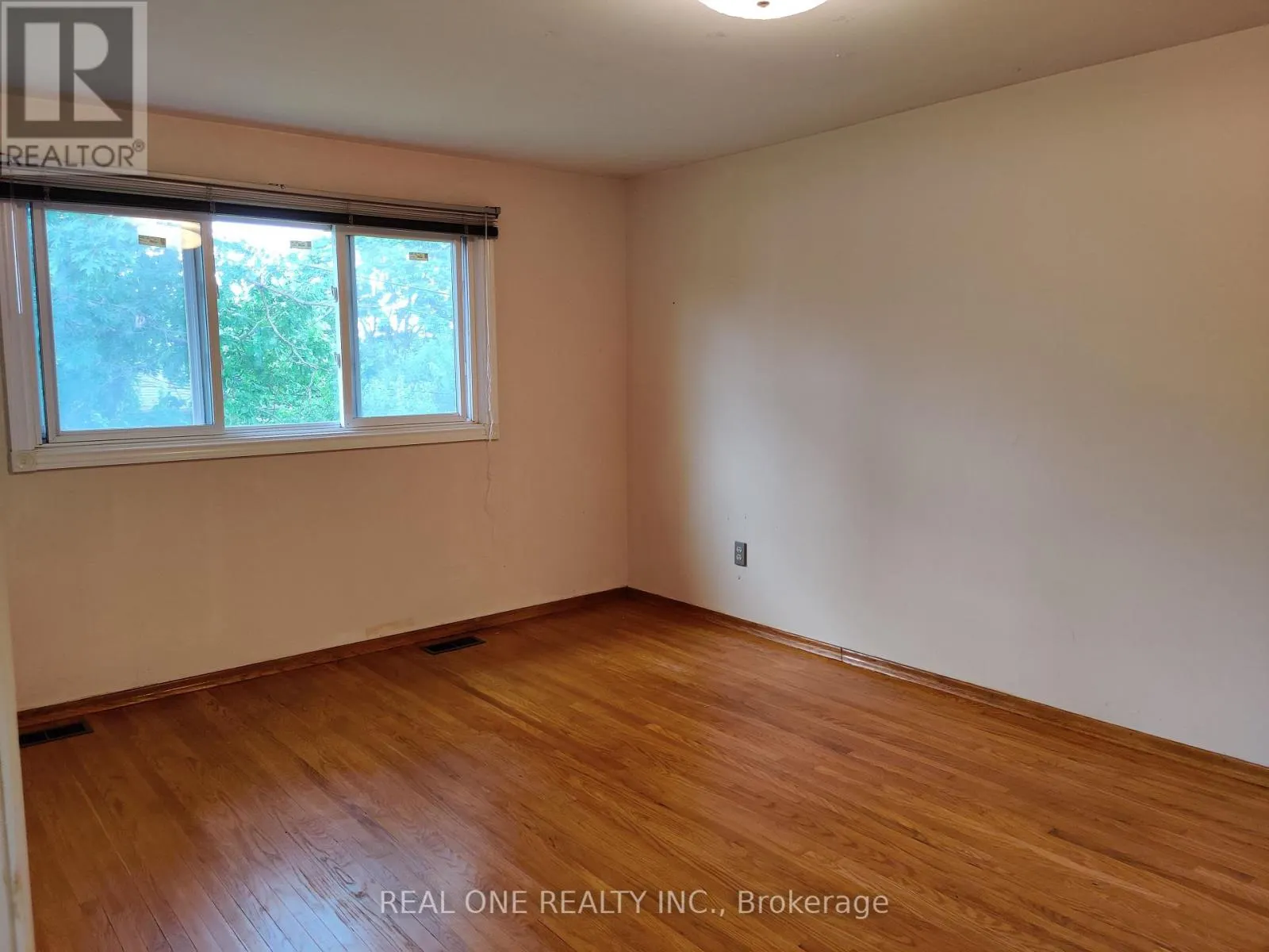 UPPER - 93 SOUTHDALE DRIVE