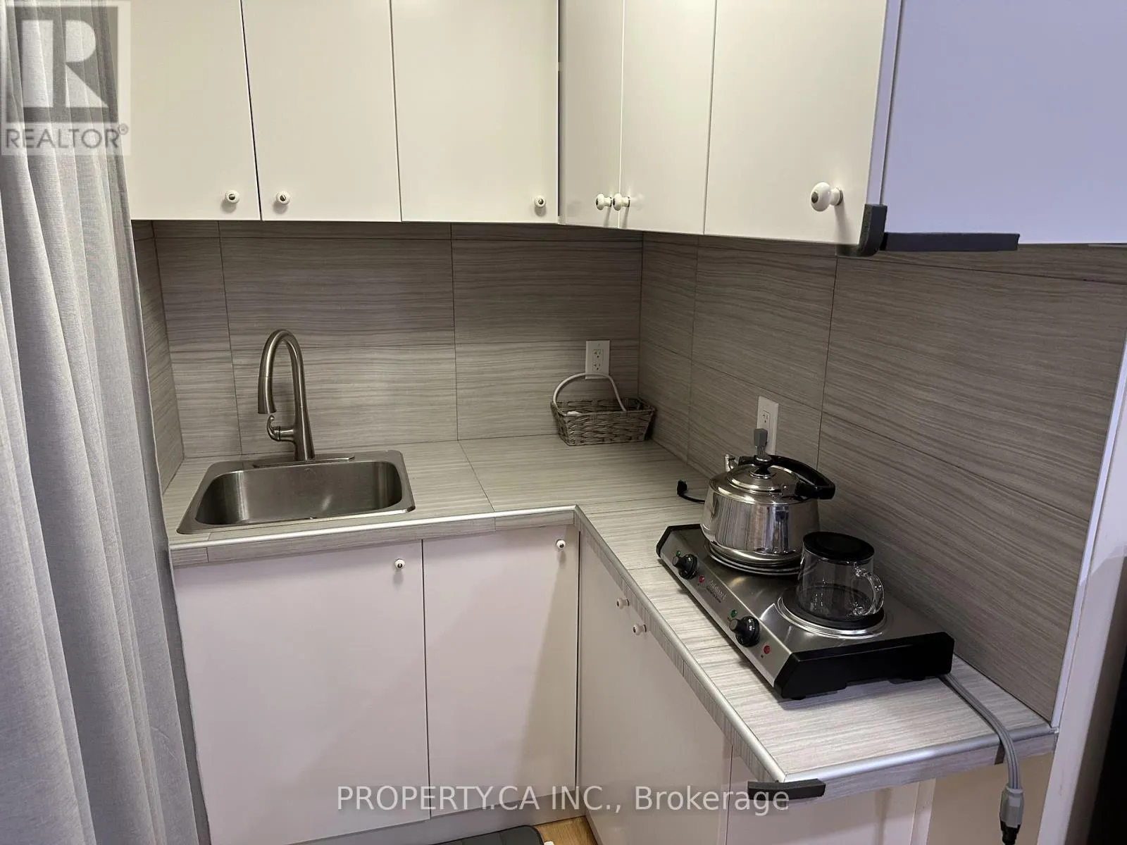 BASEMENT - 81 HOLSWORTHY CRESCENT