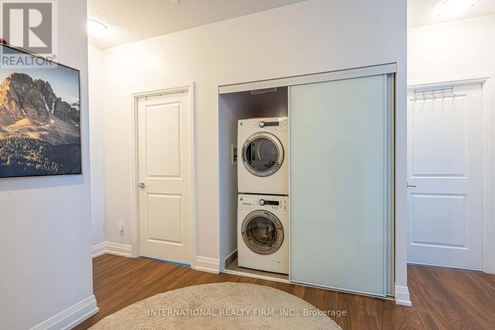 PH09 - 7165 YONGE STREET