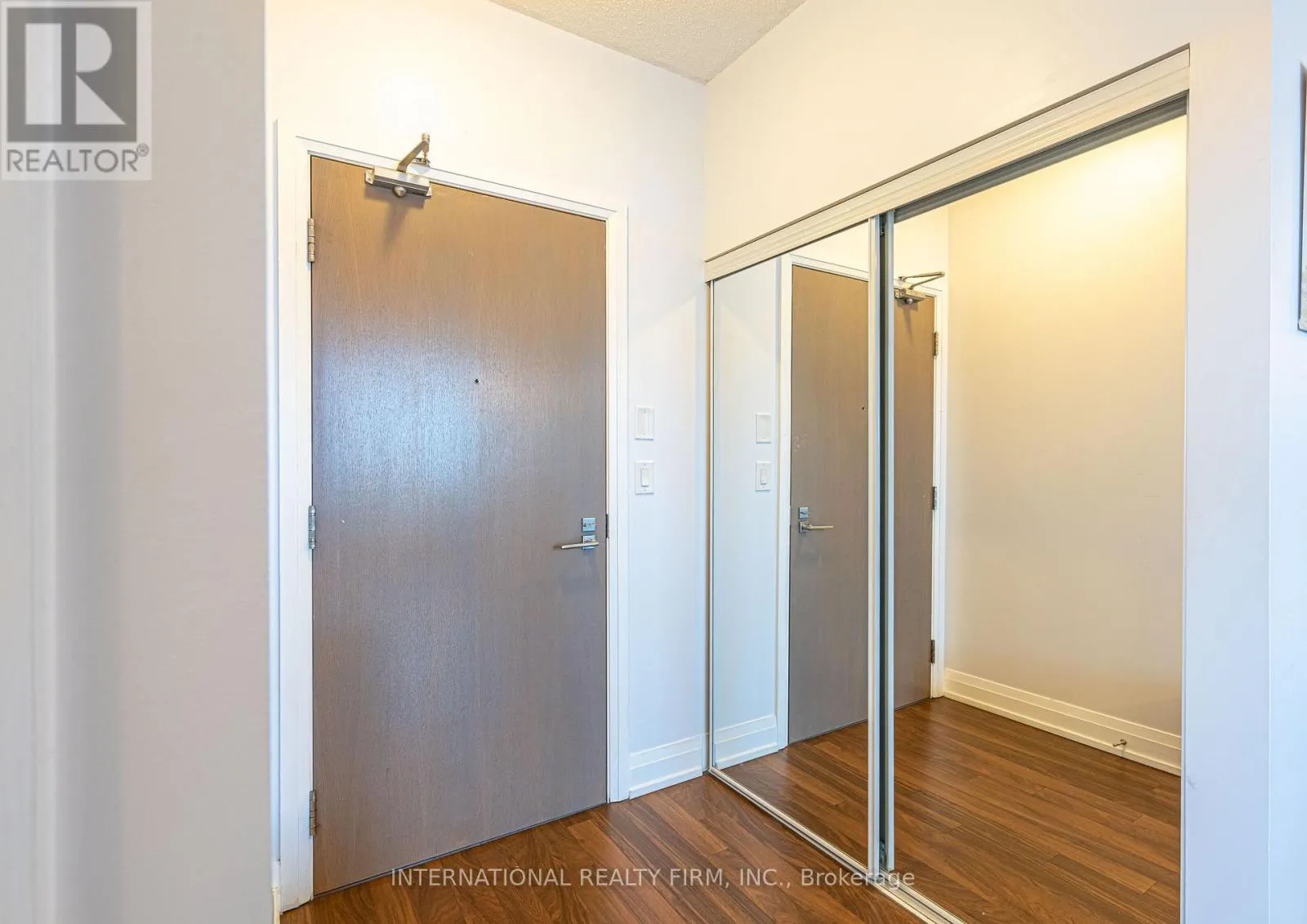 PH09 - 7165 YONGE STREET