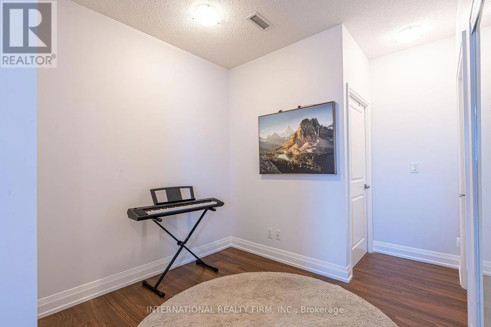 PH09 - 7165 YONGE STREET