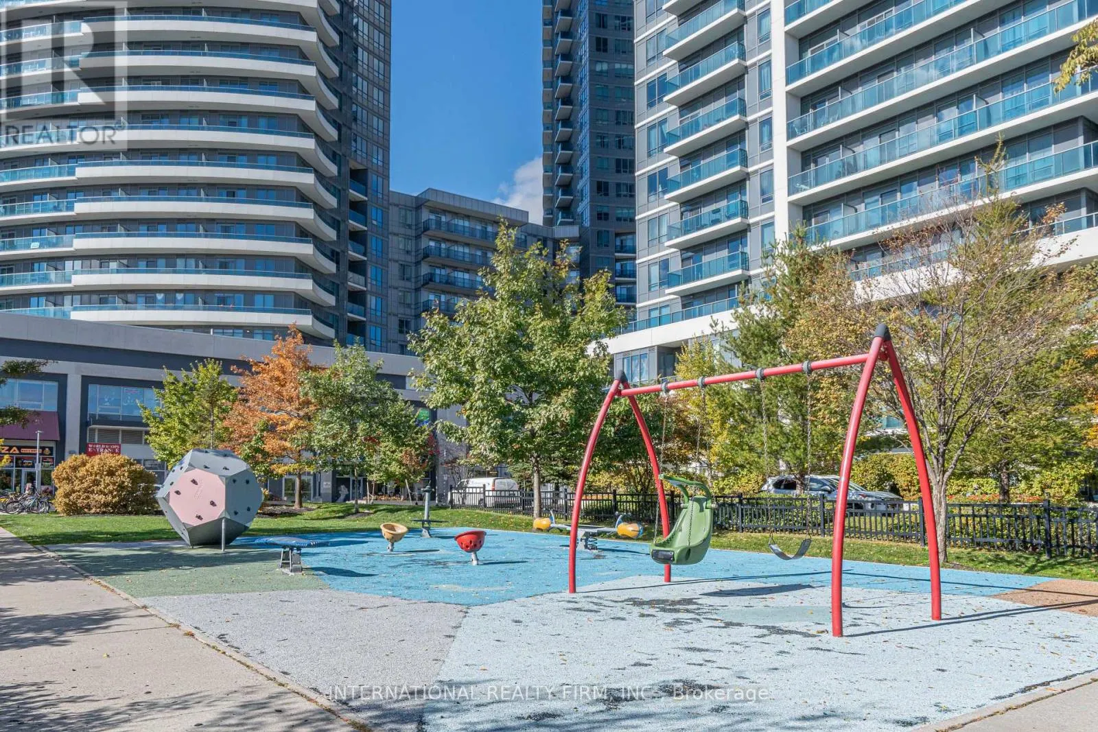 PH09 - 7165 YONGE STREET