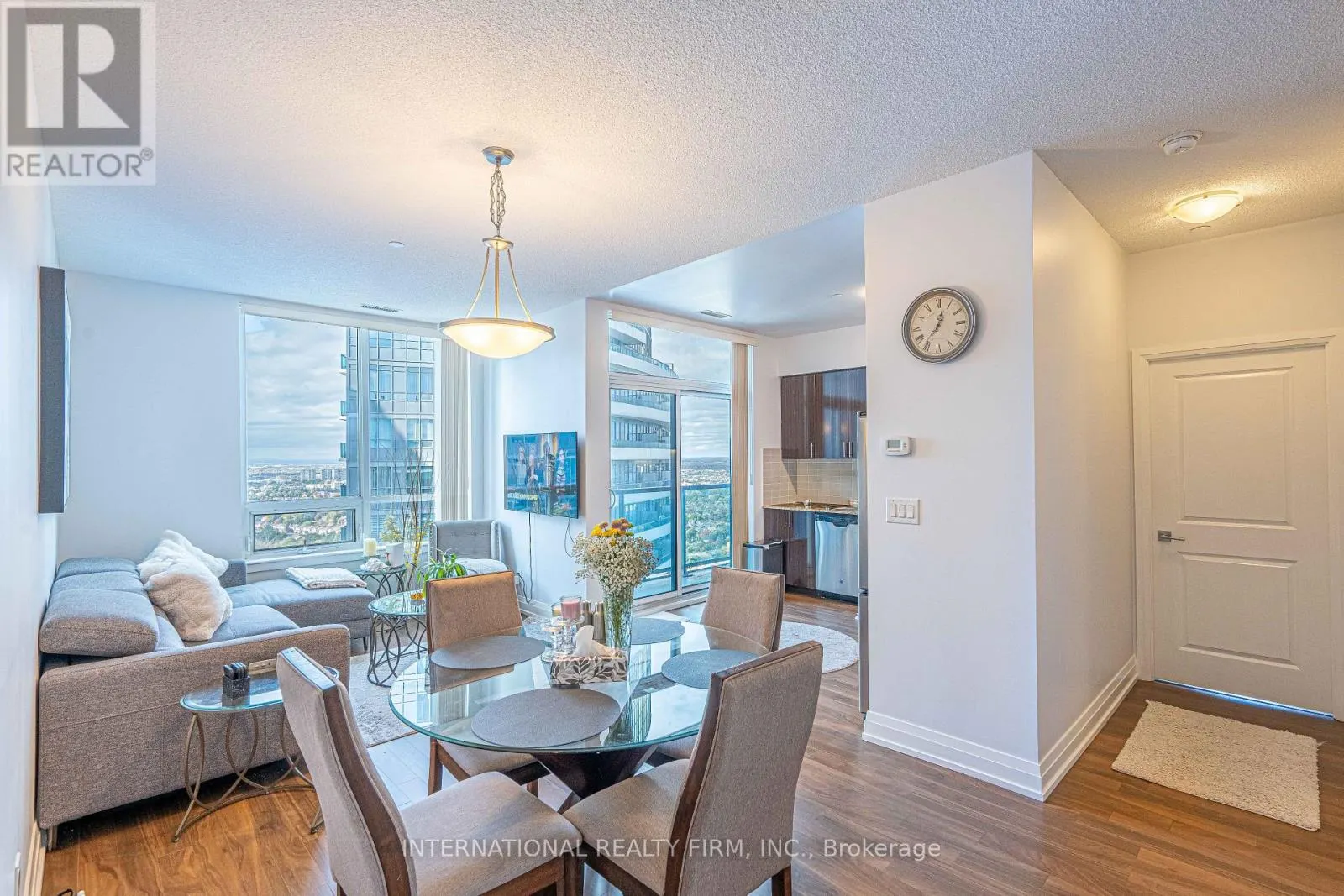 PH09 - 7165 YONGE STREET