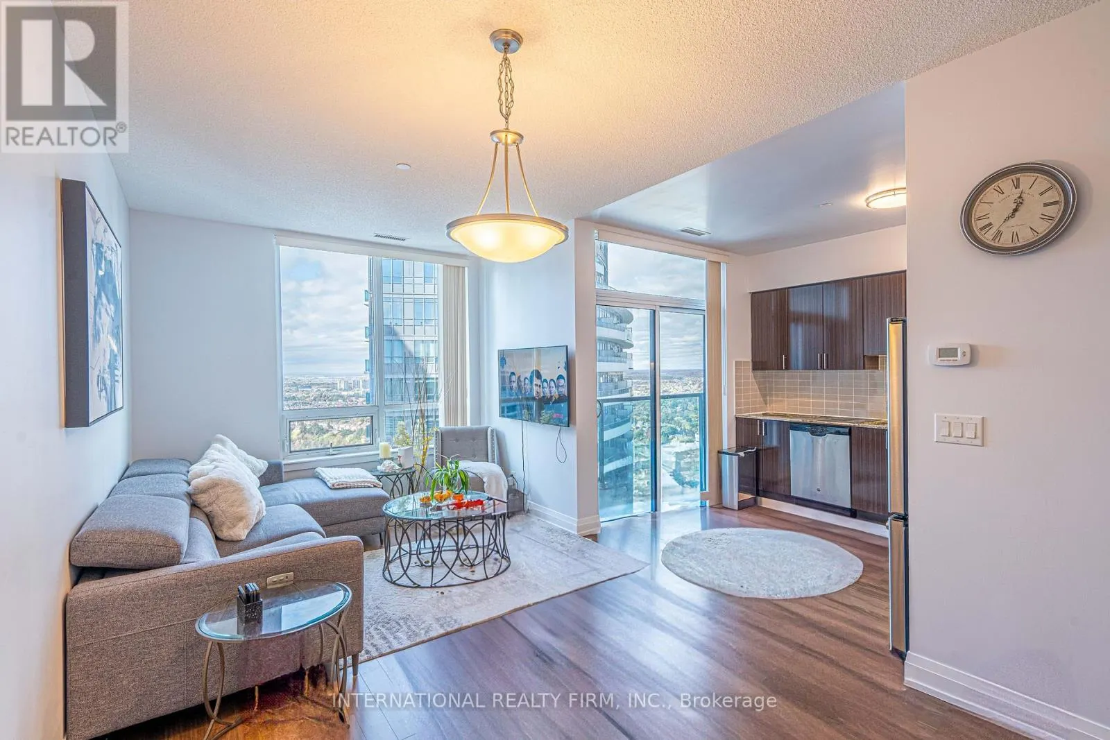 PH09 - 7165 YONGE STREET