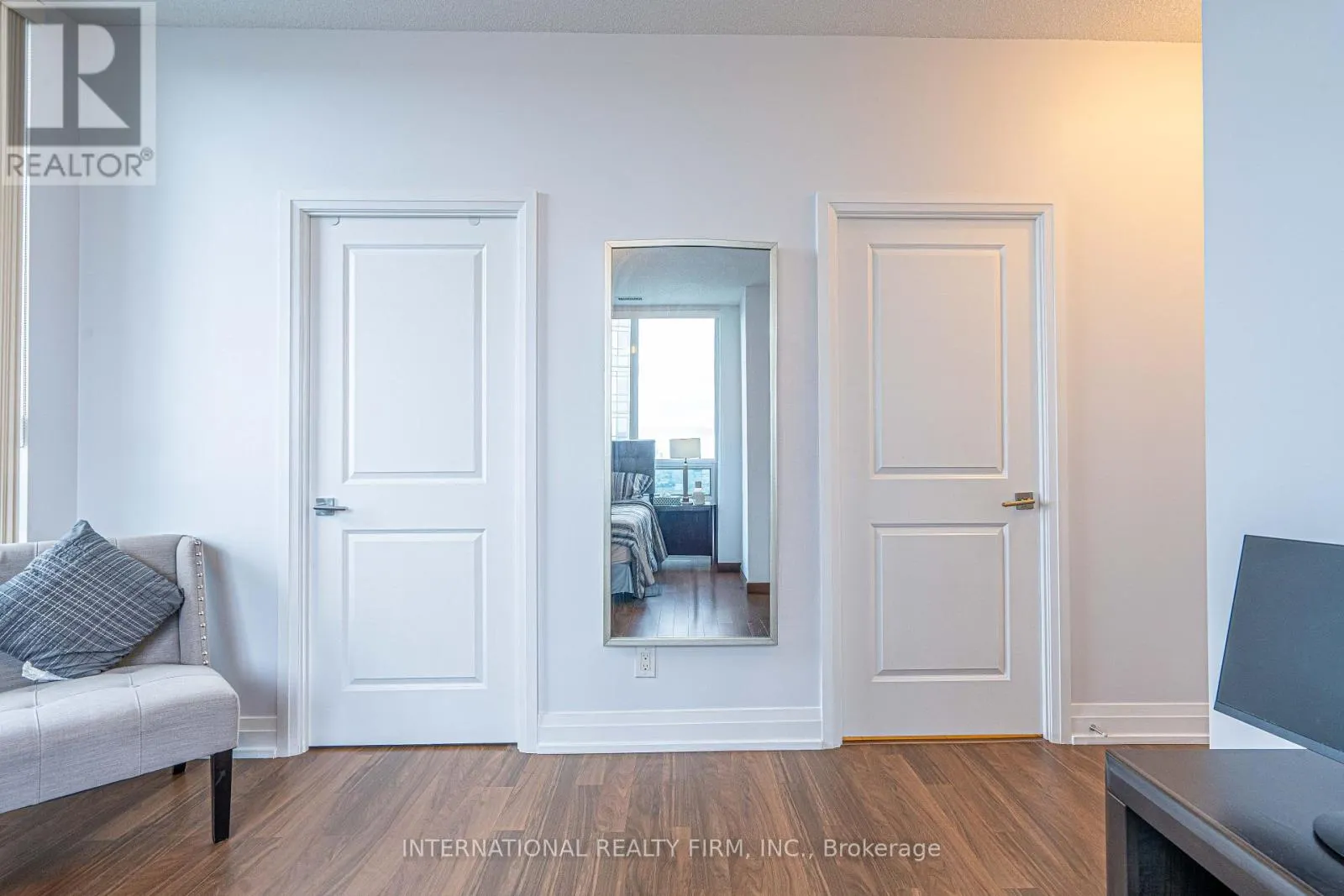 PH09 - 7165 YONGE STREET